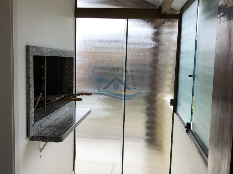 Apartamento com sala comercial.