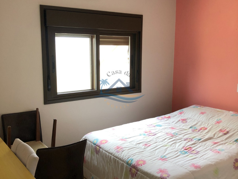 Apartamento com sala comercial.