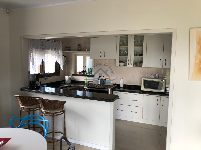 Apartamento com sala comercial.