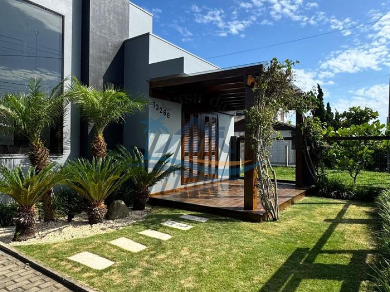 Casa a venda em Arroio do Sal.