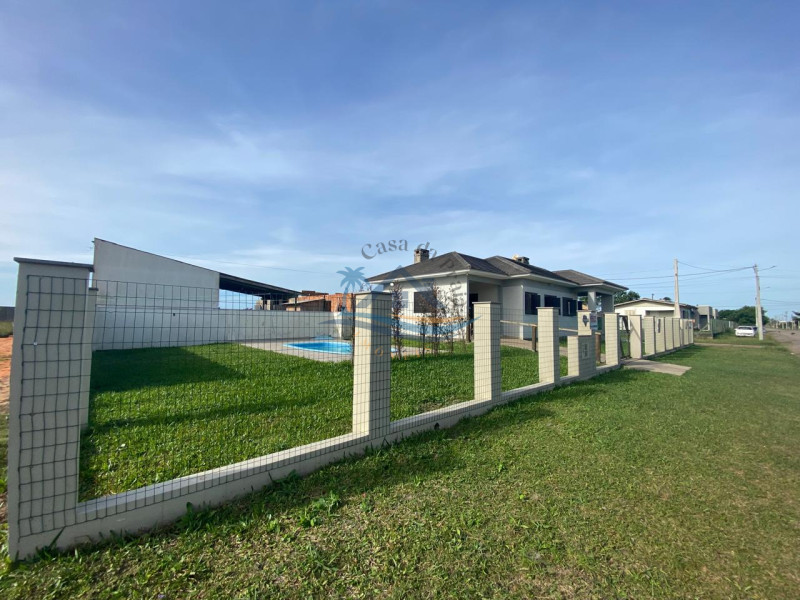 Casa a venda em Arroio do Sal.