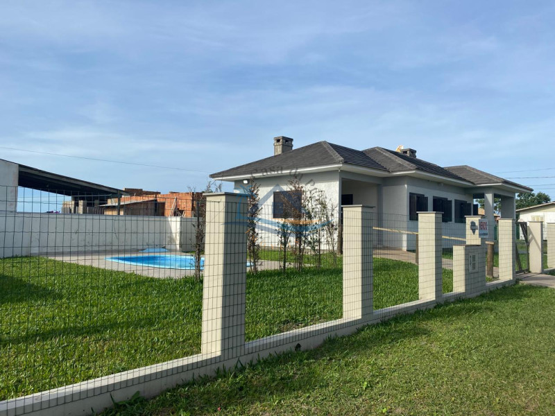 Casa a venda em Arroio do Sal.