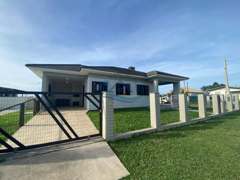 Casa a venda em Arroio do Sal.