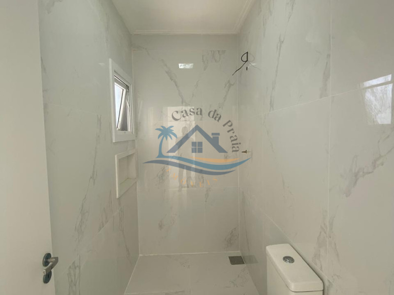 Casa com piscina a venda em Arroio do Sal.