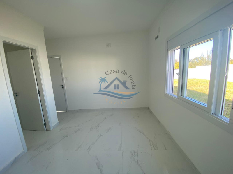 Casa com piscina a venda em Arroio do Sal.