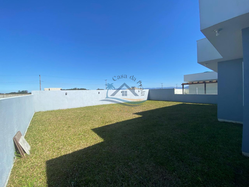 Casa com piscina a venda em Arroio do Sal.