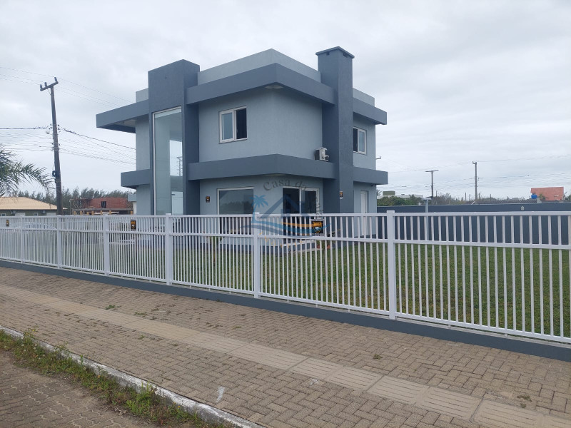 Casa a venda em Arroio do Sal.