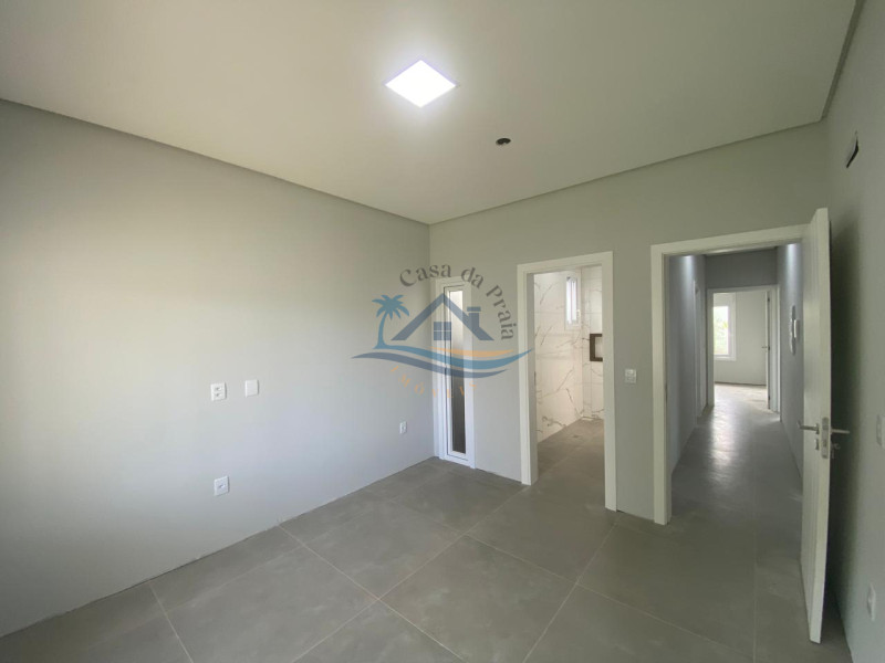 Casa a venda em Arroio do Sal.