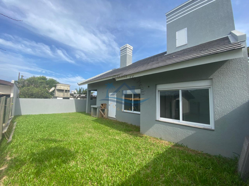 Casa a venda em Arroio do Sal.