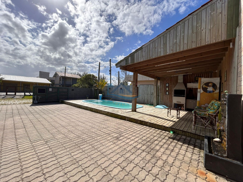 Casa a venda em Arroio do Sal.