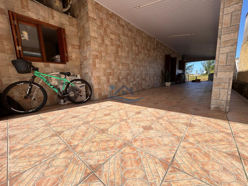 Casa a venda em Arroio do Sal.