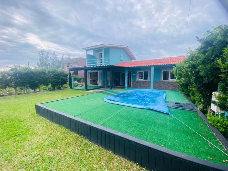 Casa a venda em Arroio do Sal.