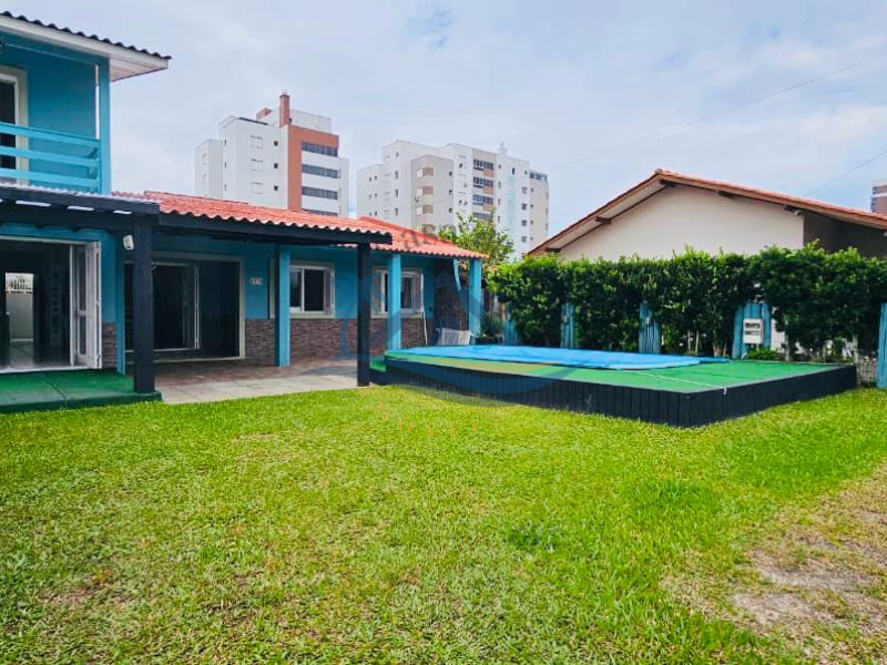 Casa a venda em Arroio do Sal.