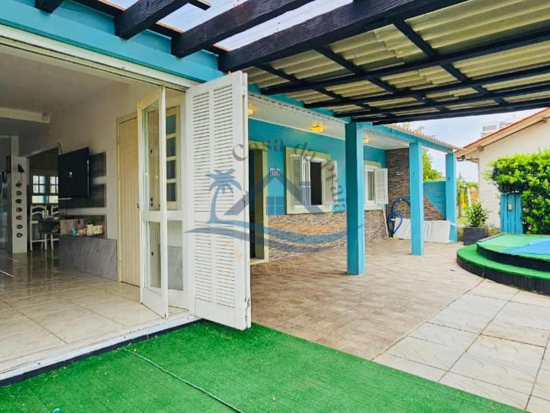 Casa a venda em Arroio do Sal.