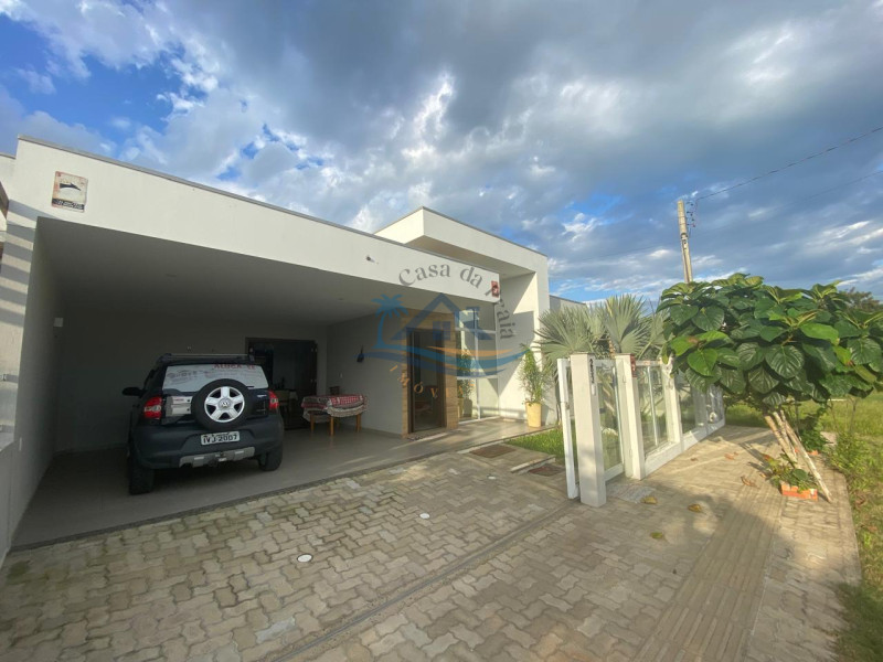 Casa a venda em Arroio do Sal.