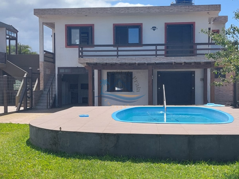 Casa a venda em Arroio do Sal.