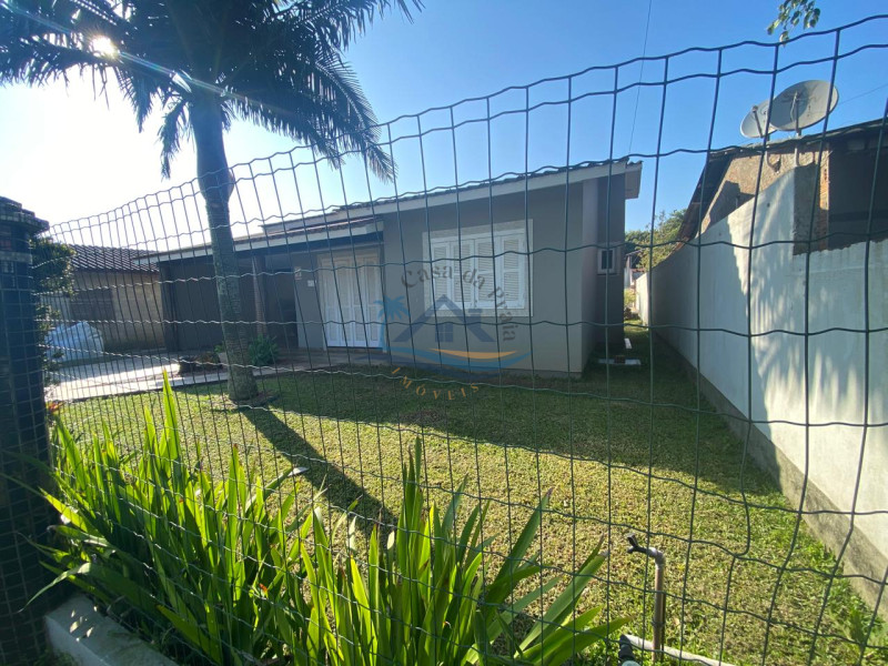 Casa a venda em Arroio do Sal.