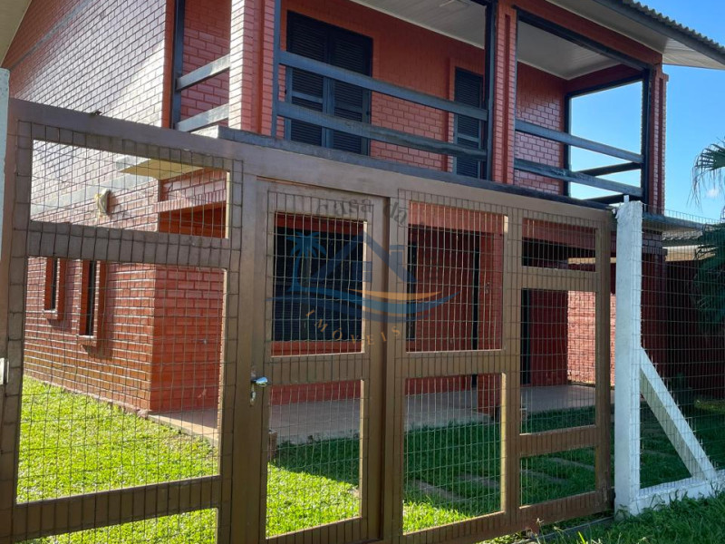 Casa a venda em Arroio do Sal.