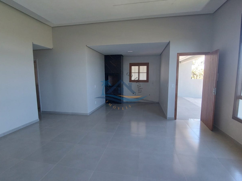 Casa a venda em Arroio do Sal.